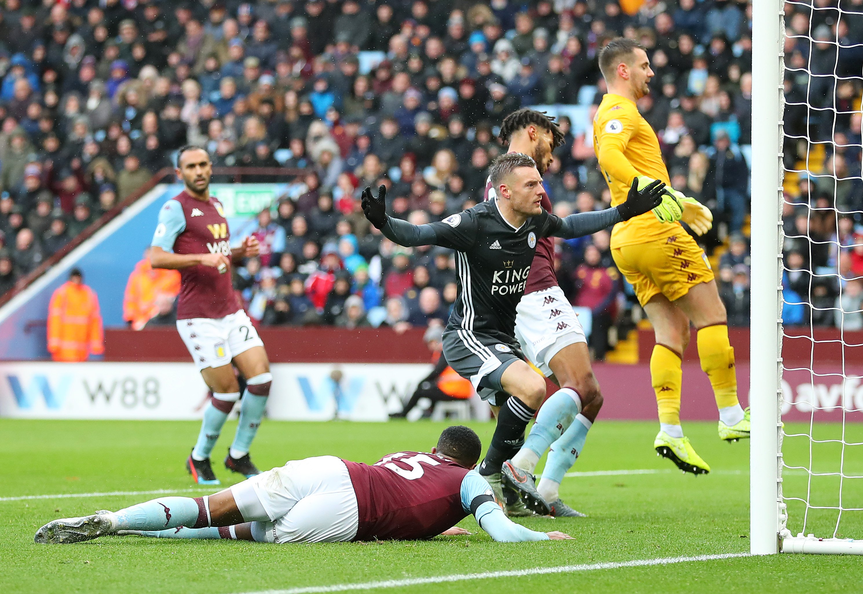 佛罗伦萨&费耶诺德均想截胡板仓滉,但球员只想去阿贾克斯.