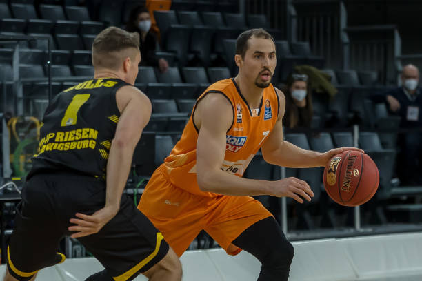 不断被迫出 不断被迫出